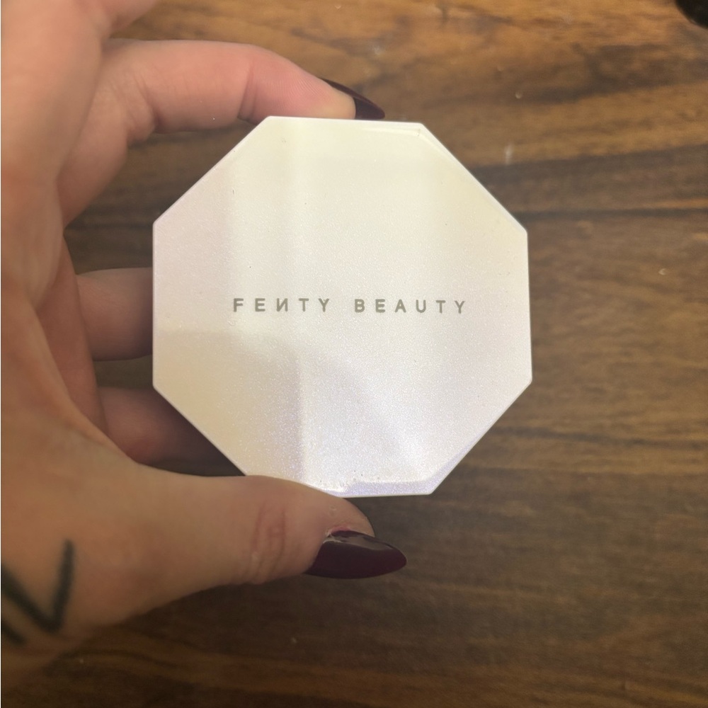Fenty Beauty Gold Highlighter Compact